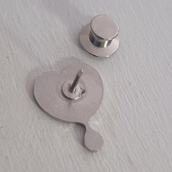 Blood Drive Six 6 Gallon Award Vintage Lapel Pin Tie Tack - Bleeding Heart Badge - Picture 4 of 4